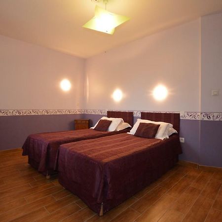 La Roche Bed and Breakfast Saint-Etienne-en-Cogles Exterior foto