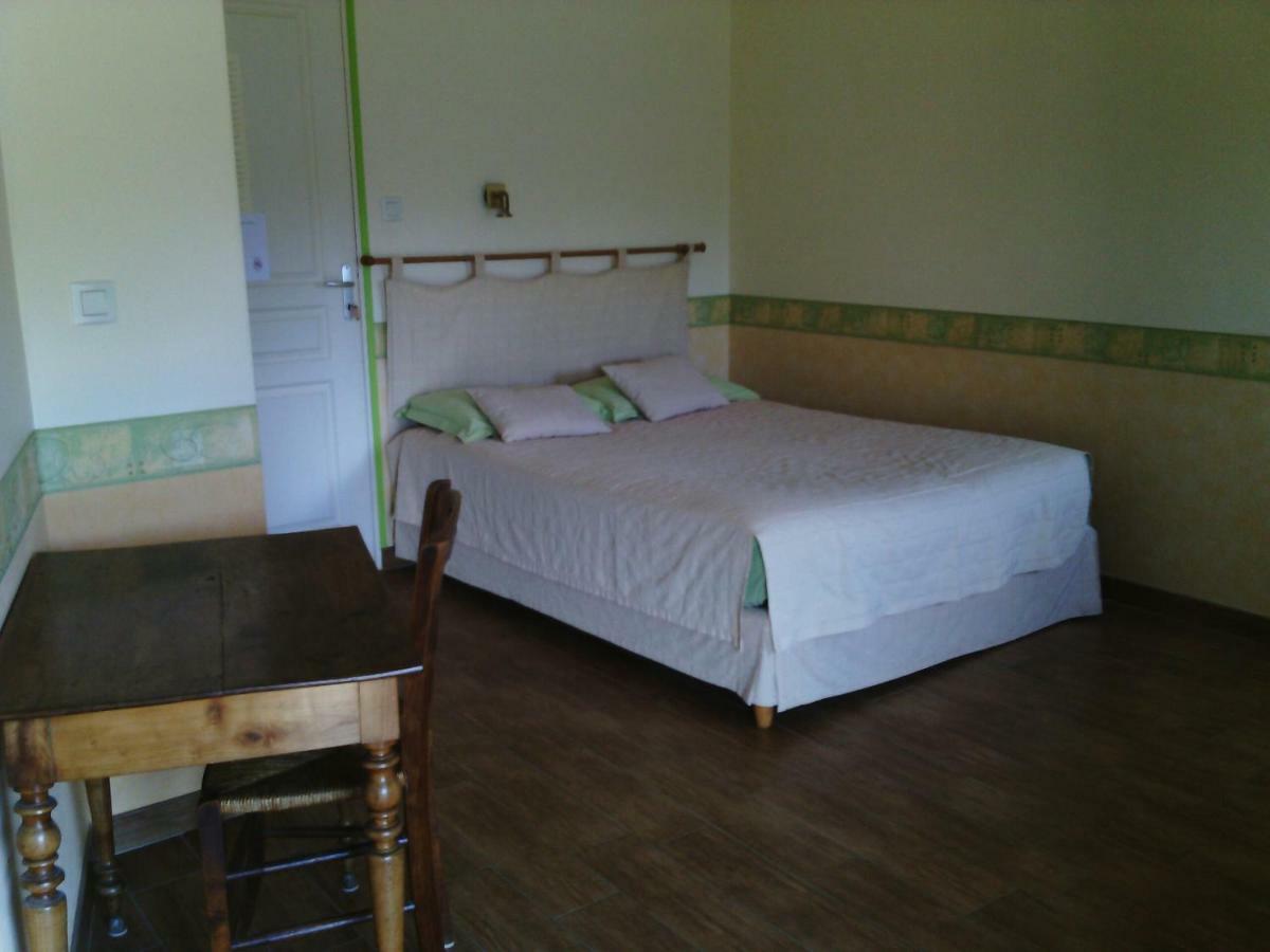 La Roche Bed and Breakfast Saint-Etienne-en-Cogles Exterior foto