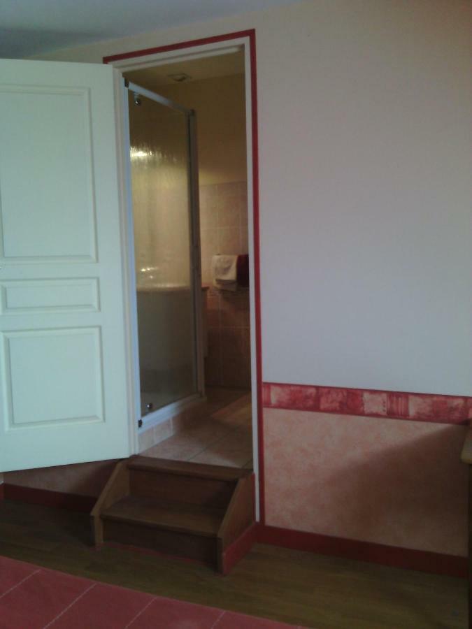 La Roche Bed and Breakfast Saint-Etienne-en-Cogles Exterior foto