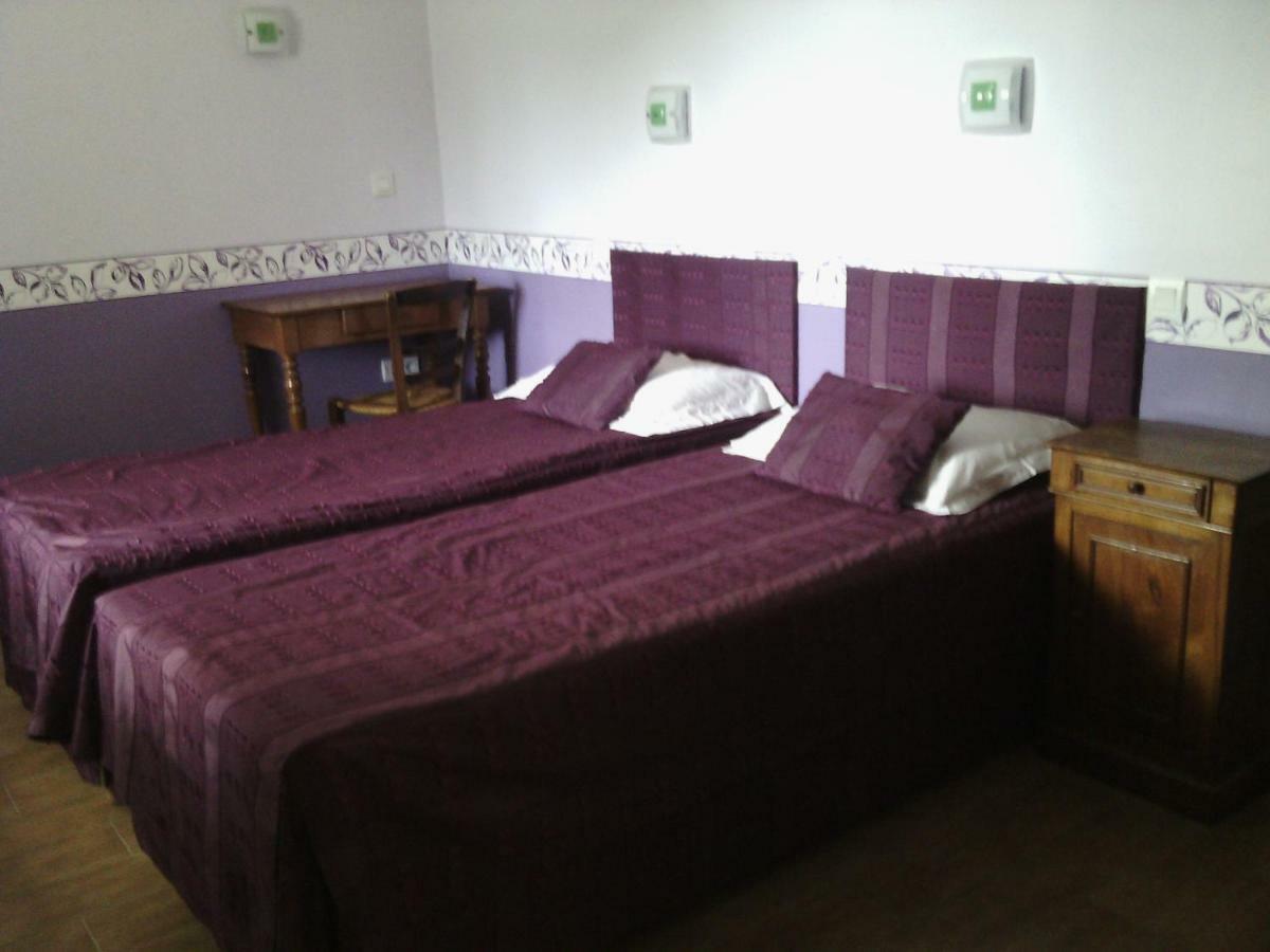 La Roche Bed and Breakfast Saint-Etienne-en-Cogles Exterior foto