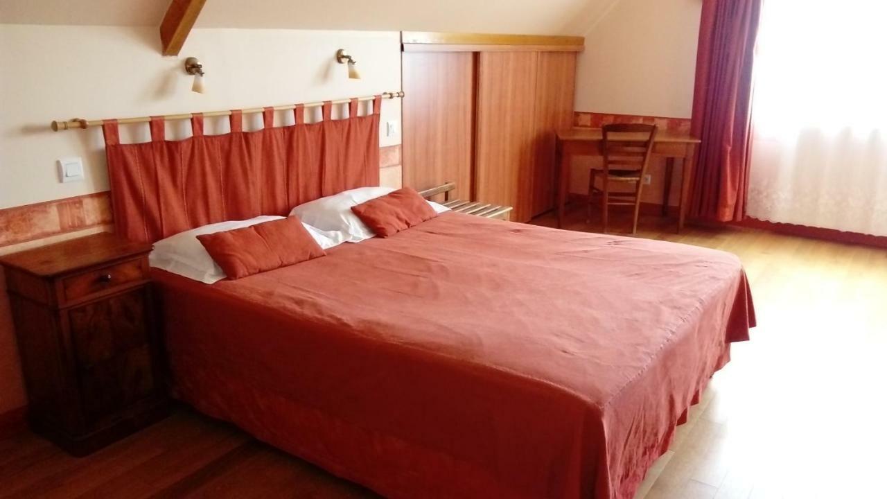 La Roche Bed and Breakfast Saint-Etienne-en-Cogles Exterior foto