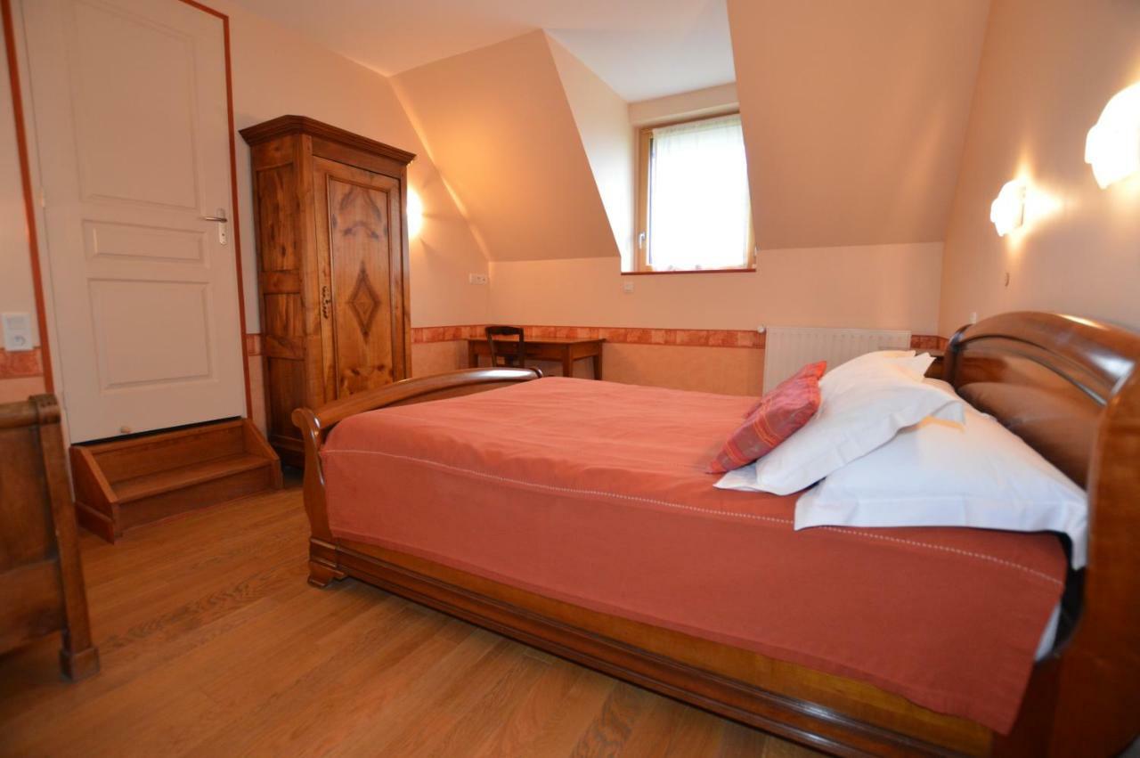 La Roche Bed and Breakfast Saint-Etienne-en-Cogles Exterior foto