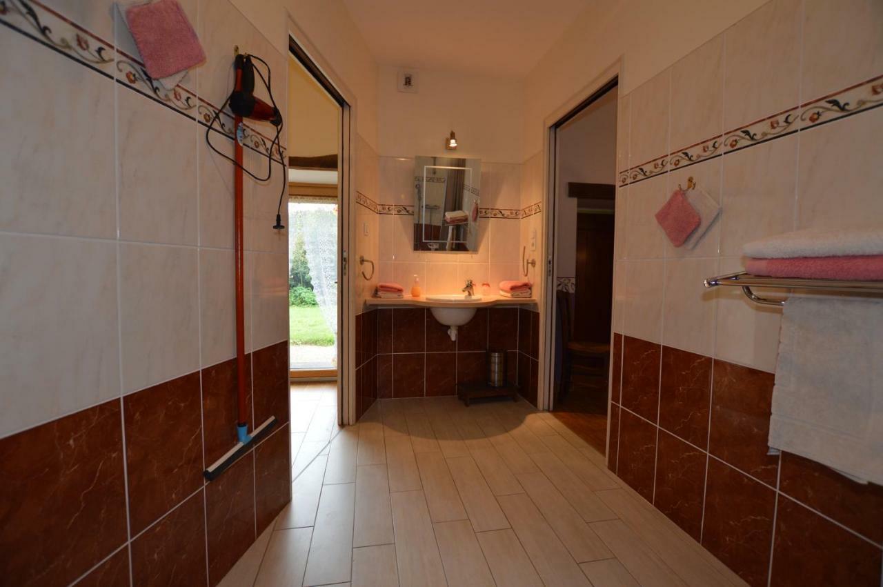 La Roche Bed and Breakfast Saint-Etienne-en-Cogles Exterior foto