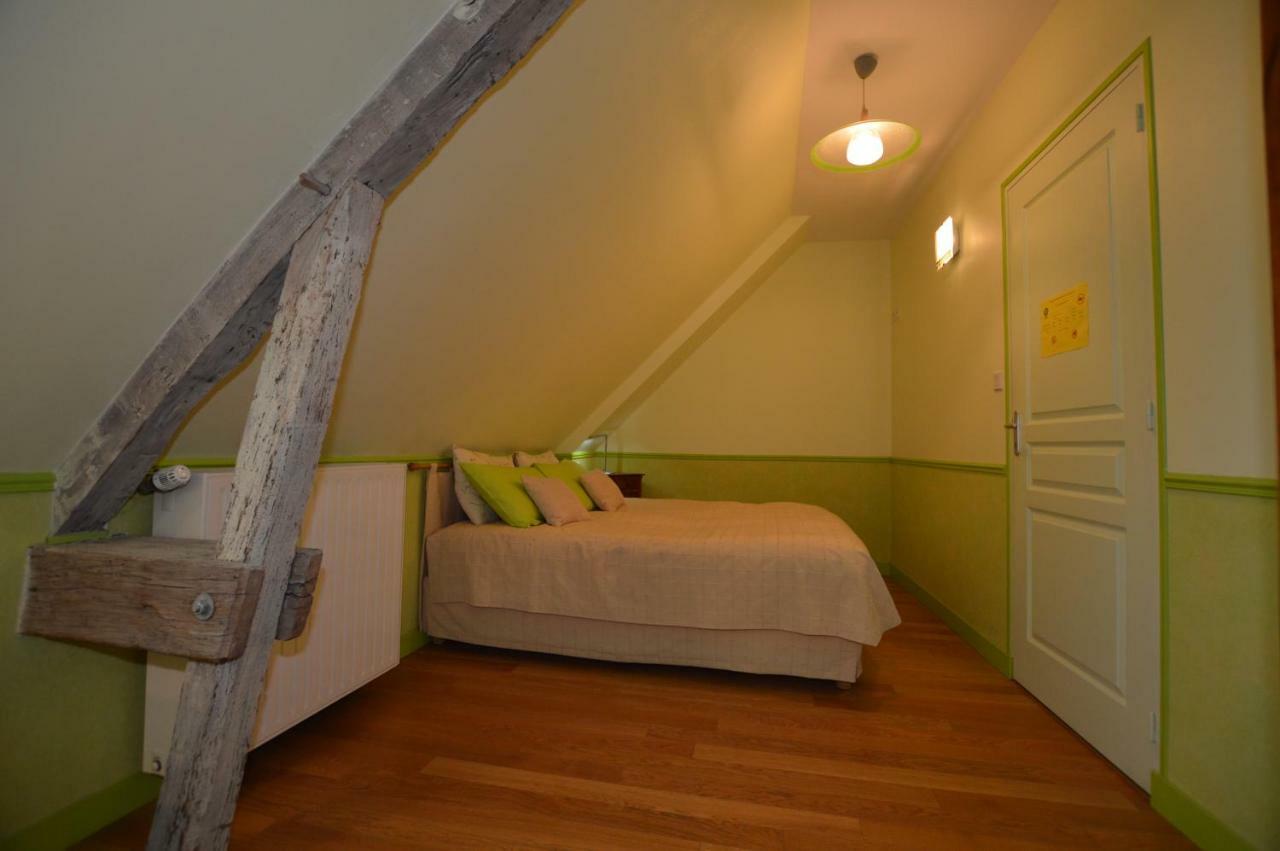 La Roche Bed and Breakfast Saint-Etienne-en-Cogles Exterior foto